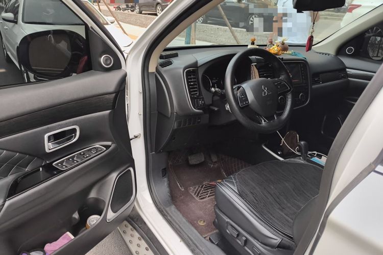 Used Mitsubishi Outlander 2020 2.4L 4x4 Zhi Xiang Edition 5 Seats Driver Seat