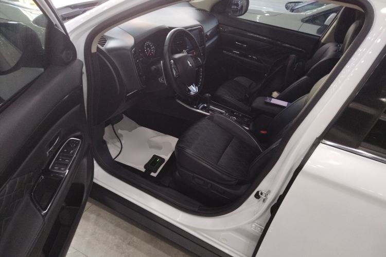 Used Mitsubishi Outlander 2020 2.4L 4x4 Zhi Xiang Edition 5 Seats Driver Seat