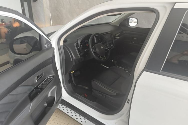 Used Mitsubishi Outlander 2020 2.0L Two-Wheel Drive Enjoyment Version 5 Seats Driver Seat