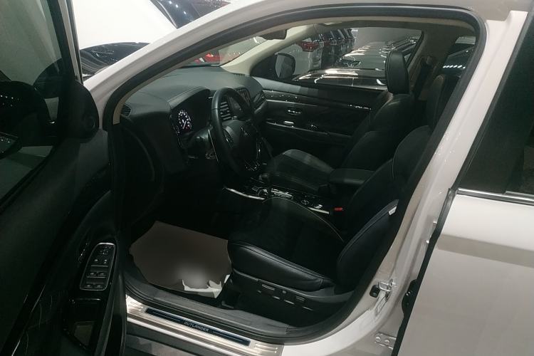Used Mitsubishi Outlander 2020 2.4L 4x4 Zhi Xiang Edition 5 Seats Driver Seat