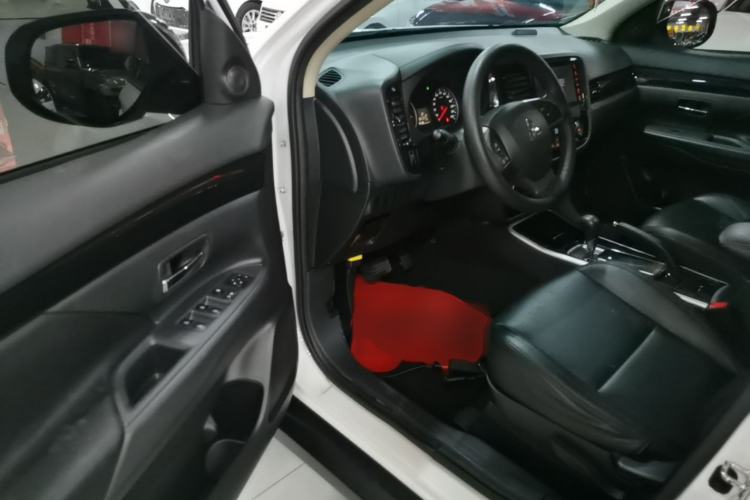 Used Mitsubishi Outlander 2020 2.0L Two-Wheel Drive Comfort Edition 5 Seats Driver Seat
