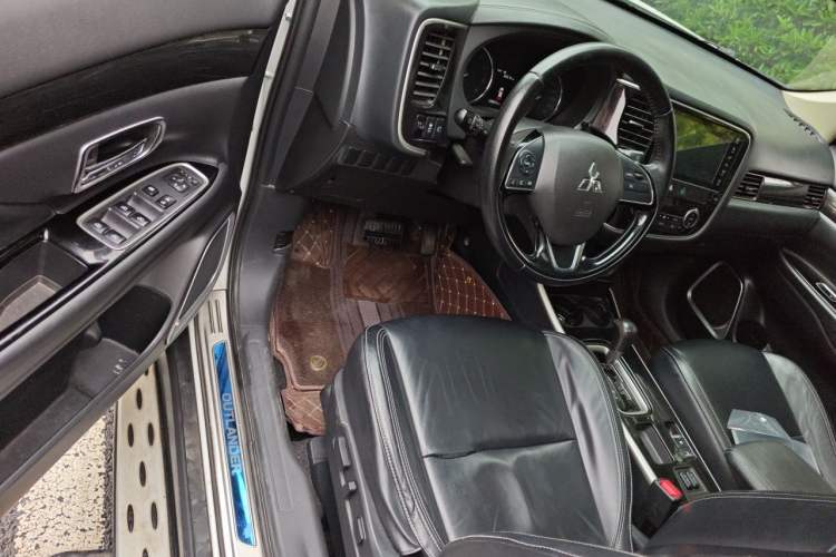 Used Mitsubishi Outlander 2020 2.0L Two-Wheel Drive Enjoyment Version 5 Seats Driver Seat