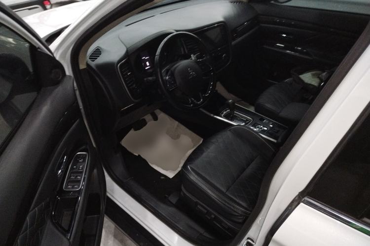 Used Mitsubishi Outlander 2020 2.4L 4x4 Zhi Xiang Edition 5 Seats Driver Seat