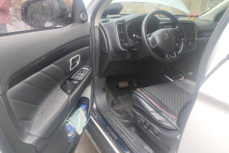 Used Mitsubishi Outlander 2020 2.0L Two-Wheel Drive Enjoyment Version 5 Seats Driver Seat