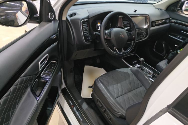Used Mitsubishi Outlander 2020 2.0L Two-Wheel Drive Enjoyment Version 5 Seats Driver Seat