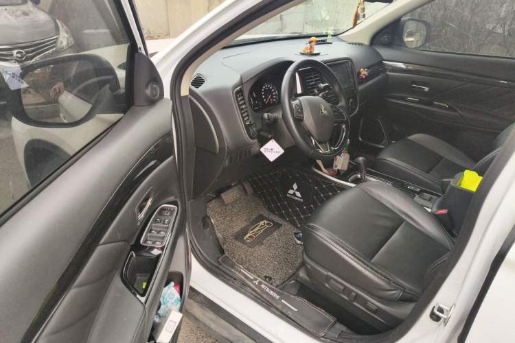 Used Mitsubishi Outlander 2020 2.0L Two-Wheel Drive Enjoyment Version 5 Seats Driver Seat