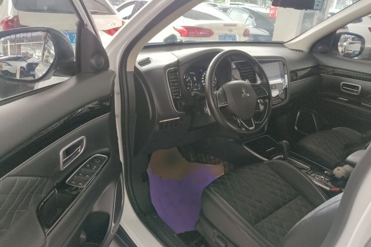 Used Mitsubishi Outlander 2020 2.4L 4x4 Zhi Xiang Edition 7-Seater Driver Seat