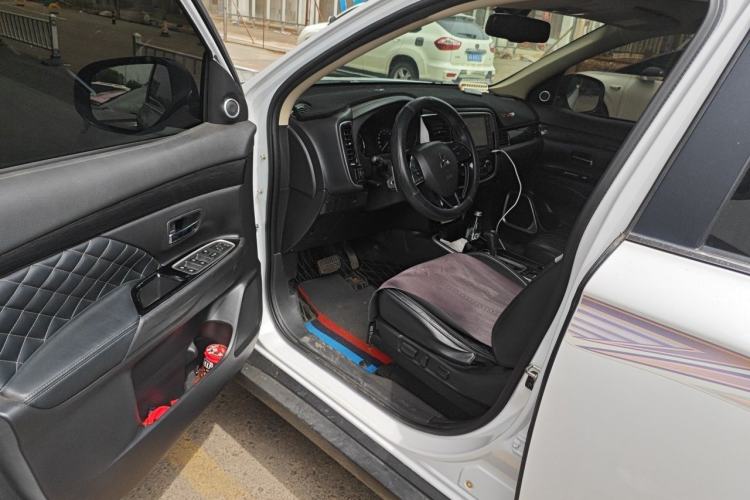 Used Mitsubishi Outlander 2020 2.4L 4x4 Zhi Xiang Edition 5 Seats Driver Seat