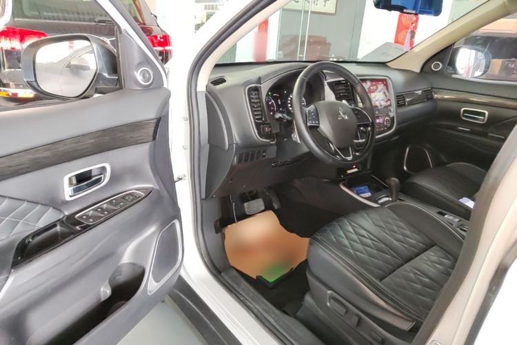 Used Mitsubishi Outlander 2020 2.4L 4x4 Zhi Xiang Edition 7-Seater Driver Seat