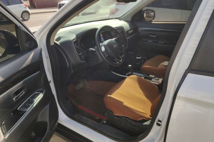 Used Mitsubishi Outlander 2020 2.0L Two-Wheel Drive Enjoyment Version 5 Seats Driver Seat