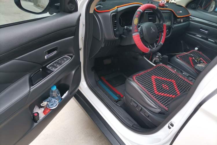 Used Mitsubishi Outlander 2020 2.0L Two-Wheel Drive Enjoyment Version 5 Seats Driver Seat