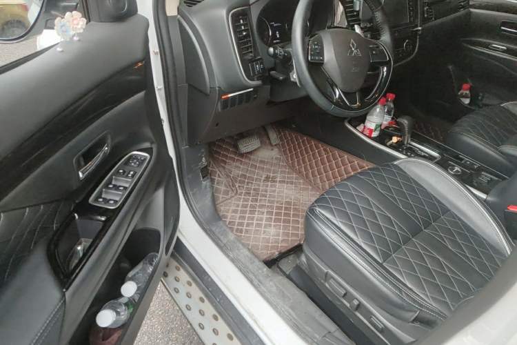 Used Mitsubishi Outlander 2020 2.4L 4x4 Zhi Xiang Edition 7-Seater Driver Seat
