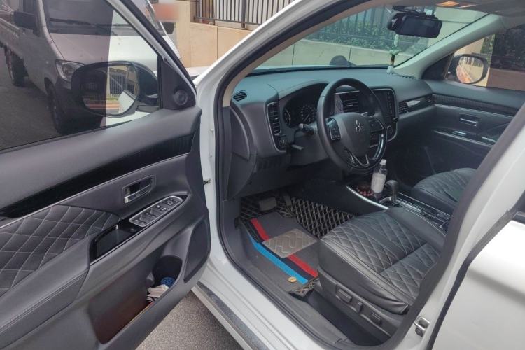 Used Mitsubishi Outlander 2020 2.0L Two-Wheel Drive Enjoyment Version 5 Seats Driver Seat