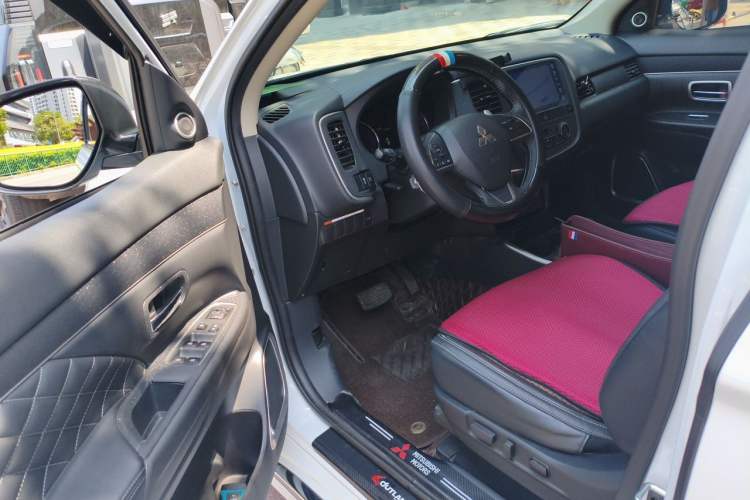 Used Mitsubishi Outlander 2020 2.4L 4x4 Zhi Xiang Edition 7-Seater Driver Seat