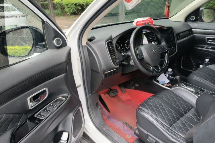 Used Mitsubishi Outlander 2020 2.4L 4x4 Zhi Xiang Edition 5 Seats Driver Seat