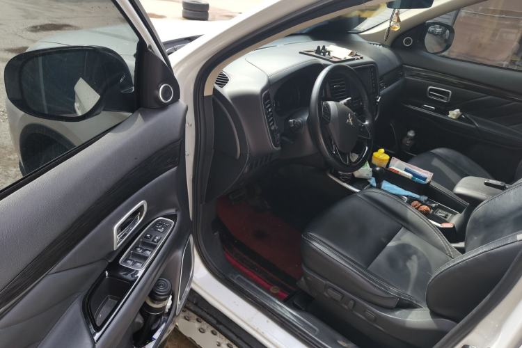 Used Mitsubishi Outlander 2020 2.0L Two-Wheel Drive Enjoyment Version 5 Seats Driver Seat