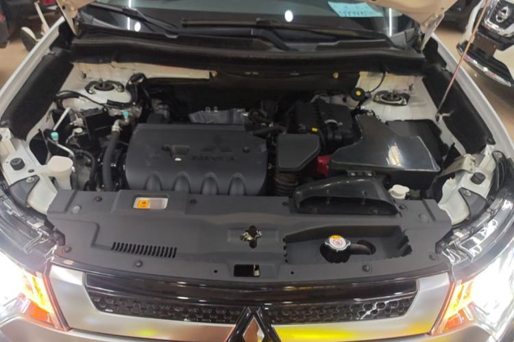 Used Mitsubishi Outlander 2020 2.4L 4x4 Zhi Xiang Edition 5 Seats Engine Bay