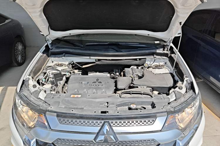 Used Mitsubishi Outlander 2020 2.0L Two-Wheel Drive Enjoyment Version 5 Seats Engine Bay