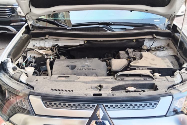 Used Mitsubishi Outlander 2020 2.4L 4x4 Zhi Xiang Edition 5 Seats Engine Bay