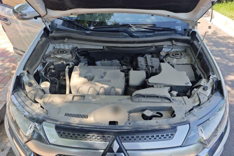 Used Mitsubishi Outlander 2020 2.0L Two-Wheel Drive Comfort Edition 7-Seater Engine Bay