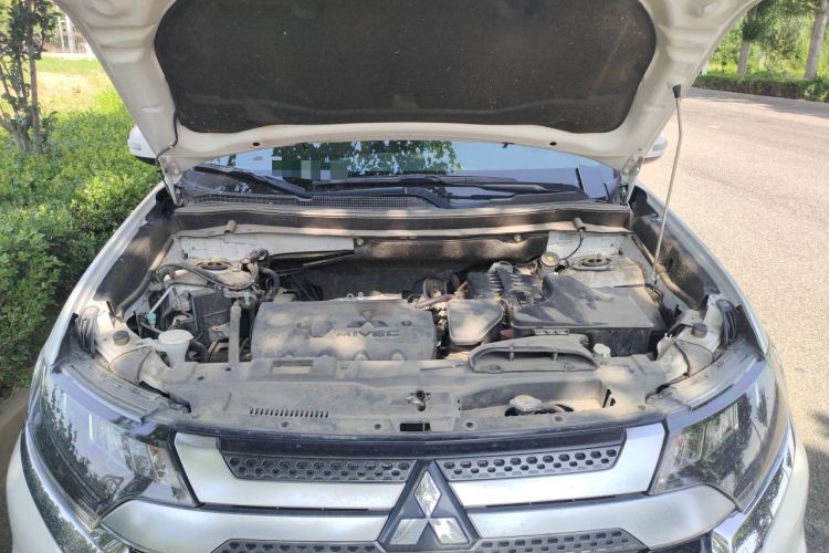 Used Mitsubishi Outlander 2020 2.4L 4x4 Zhi Xiang Edition 5 Seats Engine Bay