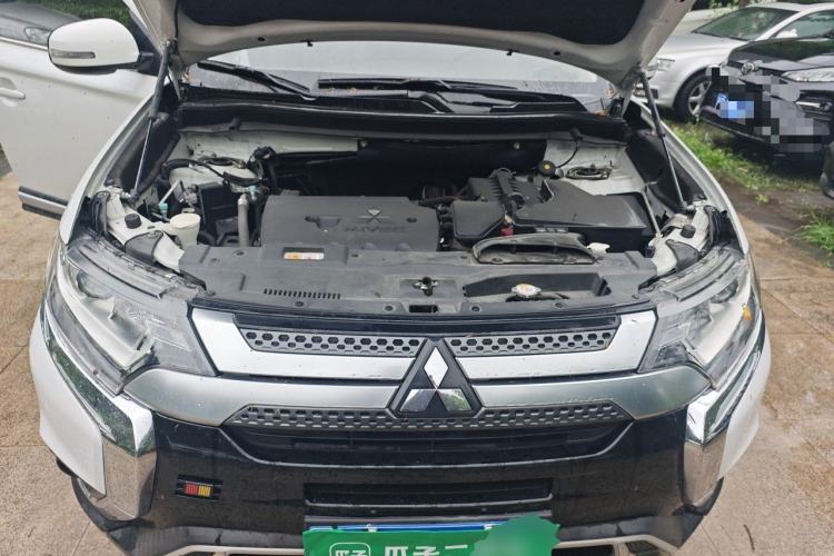 Used Mitsubishi Outlander 2020 2.0L Two-Wheel Drive Enjoyment Version 5 Seats Engine Bay