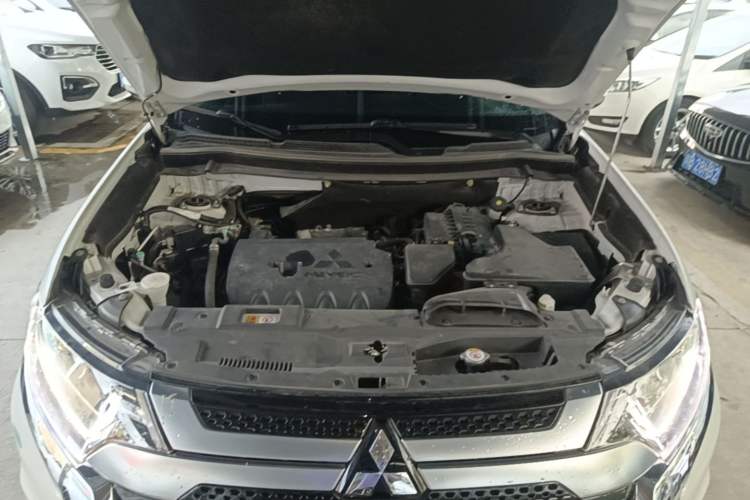 Used Mitsubishi Outlander 2020 2.0L Two-Wheel Drive Comfort Edition 7-Seater Engine Bay
