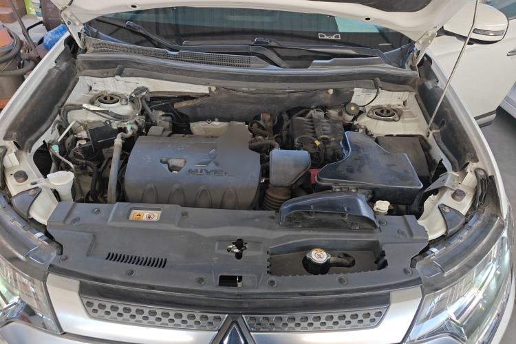 Used Mitsubishi Outlander 2020 2.4L 4x4 Zhi Xiang Edition 7-Seater Engine Bay