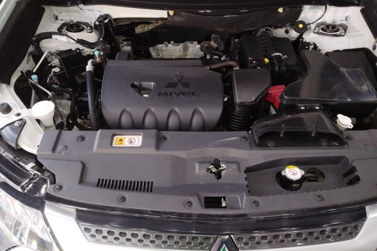 Used Mitsubishi Outlander 2020 2.4L 4x4 Zhi Xiang Edition 5 Seats Engine Bay