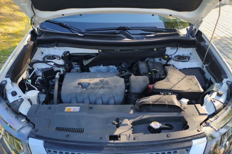 Used Mitsubishi Outlander 2020 2.4L 4x4 Zhi Xiang Edition 5 Seats Engine Bay