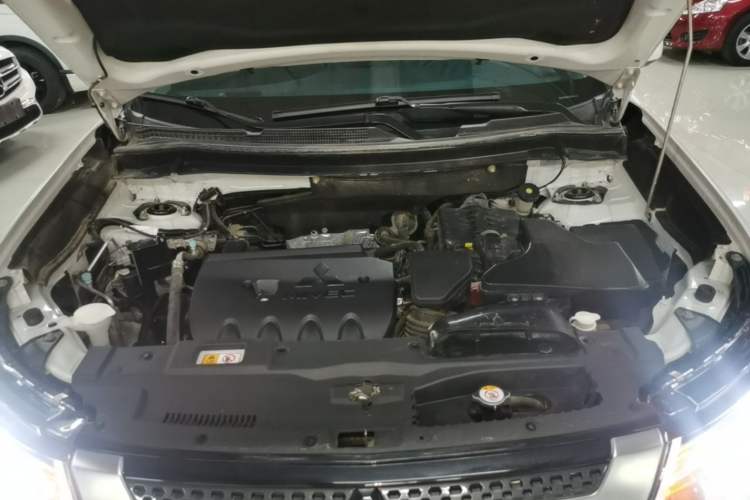 Used Mitsubishi Outlander 2020 2.0L Two-Wheel Drive Comfort Edition 5 Seats Engine Bay