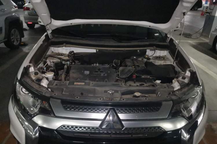 Used Mitsubishi Outlander 2020 2.0L Two-Wheel Drive Comfort Edition 7-Seater Engine Bay