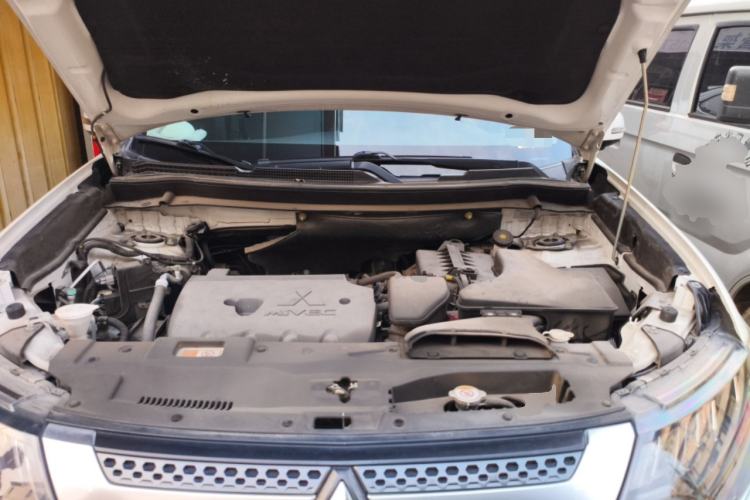 Used Mitsubishi Outlander 2020 2.4L 4x4 Zhi Xiang Edition 7-Seater Engine Bay