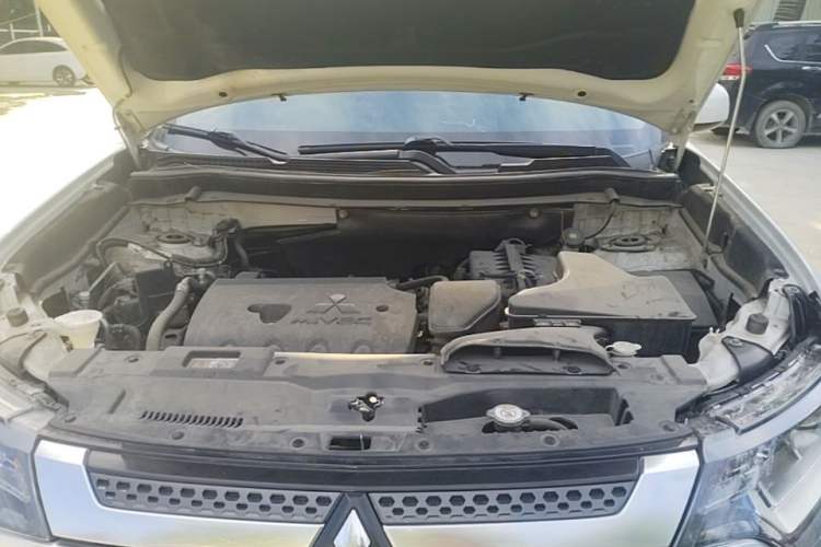 Used Mitsubishi Outlander 2020 2.0L Two-Wheel Drive Comfort Edition 5 Seats Engine Bay