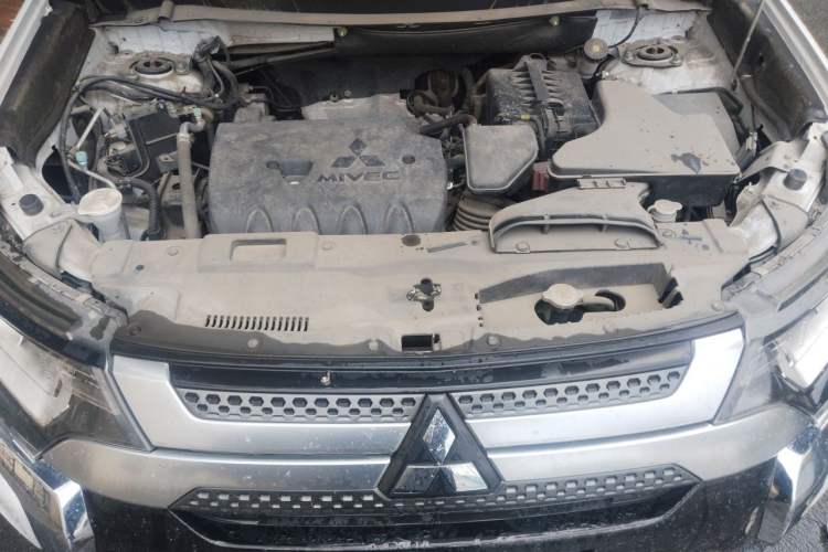 Used Mitsubishi Outlander 2020 2.0L Two-Wheel Drive Enjoyment Version 5 Seats Engine Bay