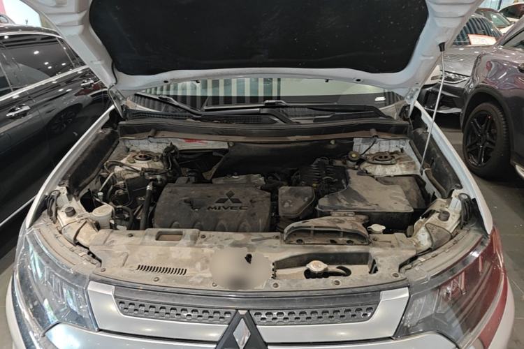 Used Mitsubishi Outlander 2020 2.4L 4x4 Zhi Xiang Edition 5 Seats Engine Bay