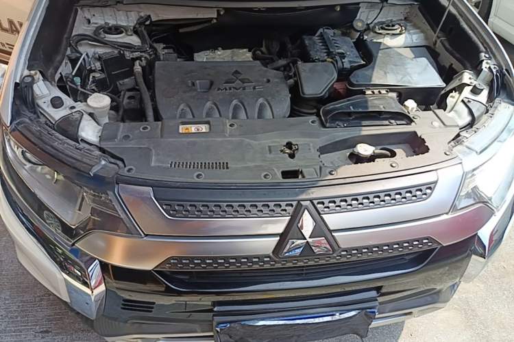 Used Mitsubishi Outlander 2020 2.0L Two-Wheel Drive Enjoyment Version 5 Seats Engine Bay