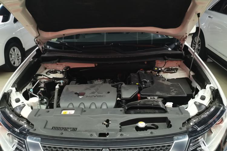 Used Mitsubishi Outlander 2020 2.0L Two-Wheel Drive Comfort Edition 5 Seats Engine Bay