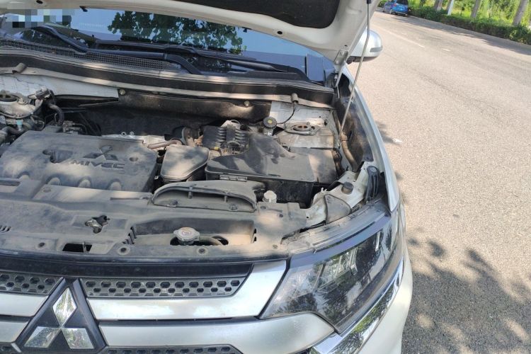 Used Mitsubishi Outlander 2020 2.4L 4x4 Zhi Xiang Edition 5 Seats Engine Bay Left