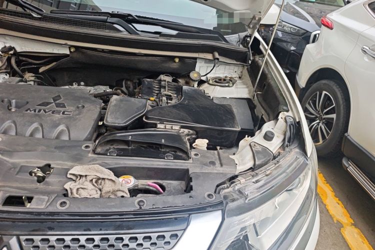 Used Mitsubishi Outlander 2020 2.0L Two-Wheel Drive Comfort Edition 5 Seats Engine Bay Left
