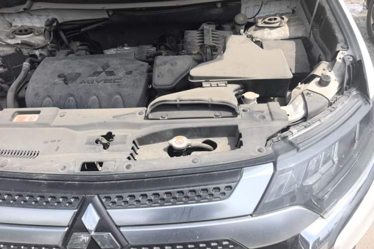 Used Mitsubishi Outlander 2020 2.4L 4x4 Zhi Xiang Edition 5 Seats Engine Bay Left