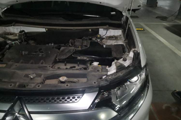 Used Mitsubishi Outlander 2020 2.0L Two-Wheel Drive Comfort Edition 7-Seater Engine Bay Left