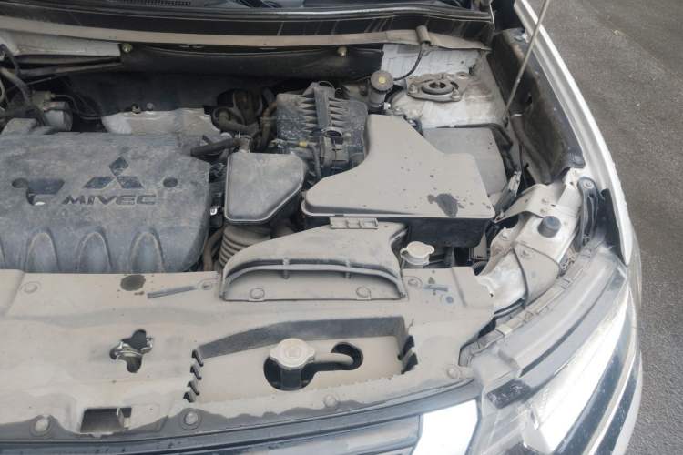 Used Mitsubishi Outlander 2020 2.0L Two-Wheel Drive Enjoyment Version 5 Seats Engine Bay Left