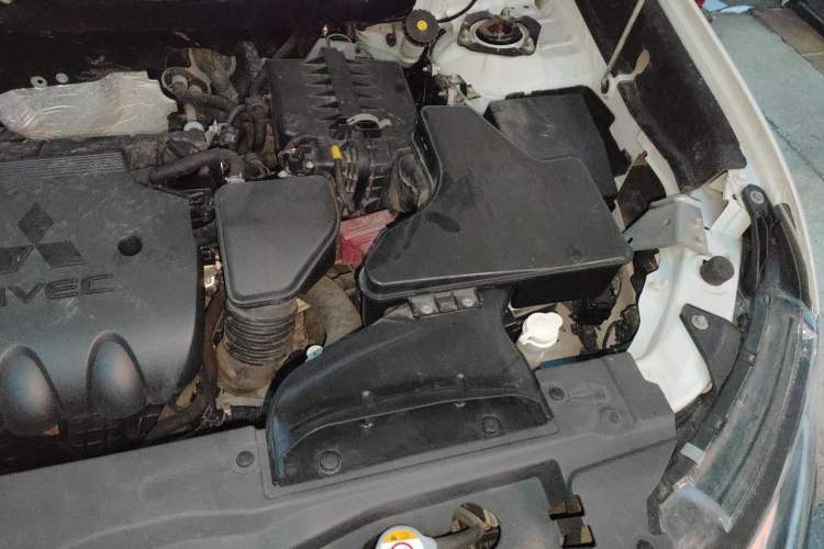 Used Mitsubishi Outlander 2020 2.0L Two-Wheel Drive Enjoyment Version 5 Seats Engine Bay Left