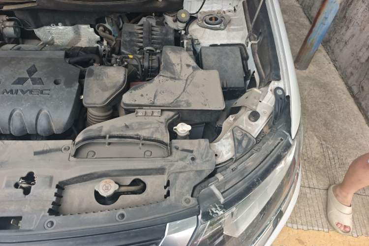Used Mitsubishi Outlander 2020 2.0L Two-Wheel Drive Enjoyment Version 5 Seats Engine Bay Left