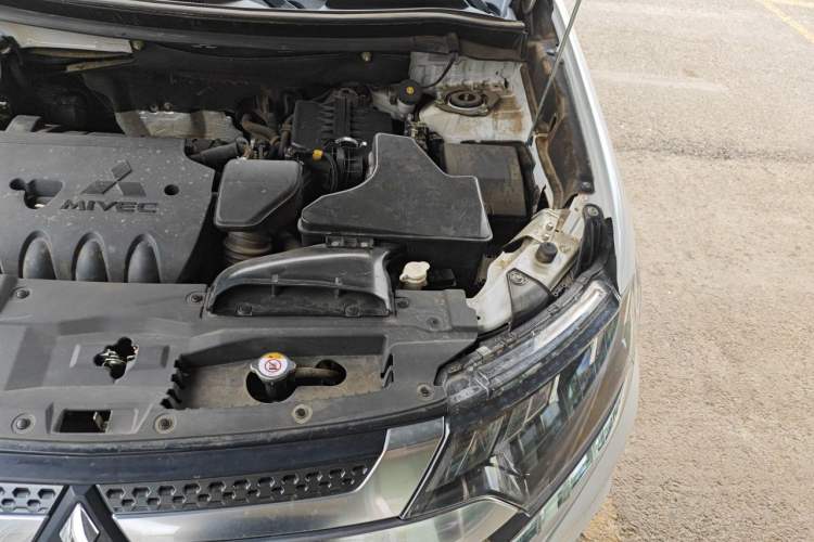 Used Mitsubishi Outlander 2020 2.4L 4x4 Zhi Xiang Edition 5 Seats Engine Bay Left