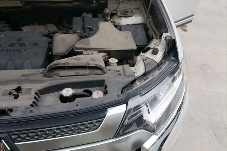 Used Mitsubishi Outlander 2020 2.0L Two-Wheel Drive Enjoyment Version 5 Seats Engine Bay Left