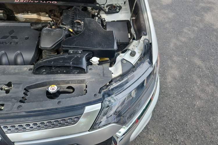 Used Mitsubishi Outlander 2020 2.4L 4x4 Zhi Xiang Edition 7-Seater Engine Bay Left