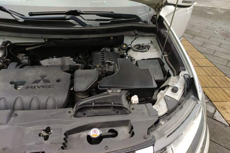 Used Mitsubishi Outlander 2020 2.0L Two-Wheel Drive Enjoyment Version 5 Seats Engine Bay Left