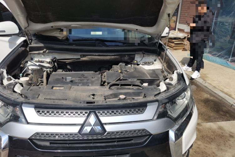 Used Mitsubishi Outlander 2020 2.0L Two-Wheel Drive Enjoyment Version 5 Seats Engine Bay Left